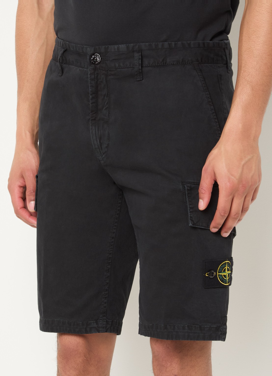 Stone Island S0004 Straight fit korte cargobroek met logo - detail 4 zwart