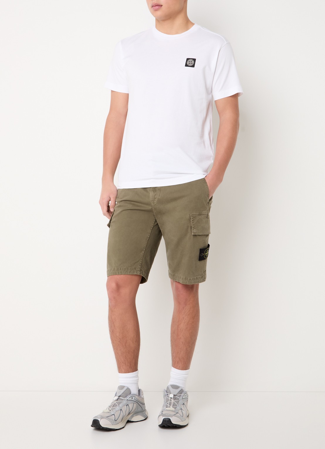 Stone Island S0004 Straight fit korte cargobroek met logo - voorkant 3 mosgroen