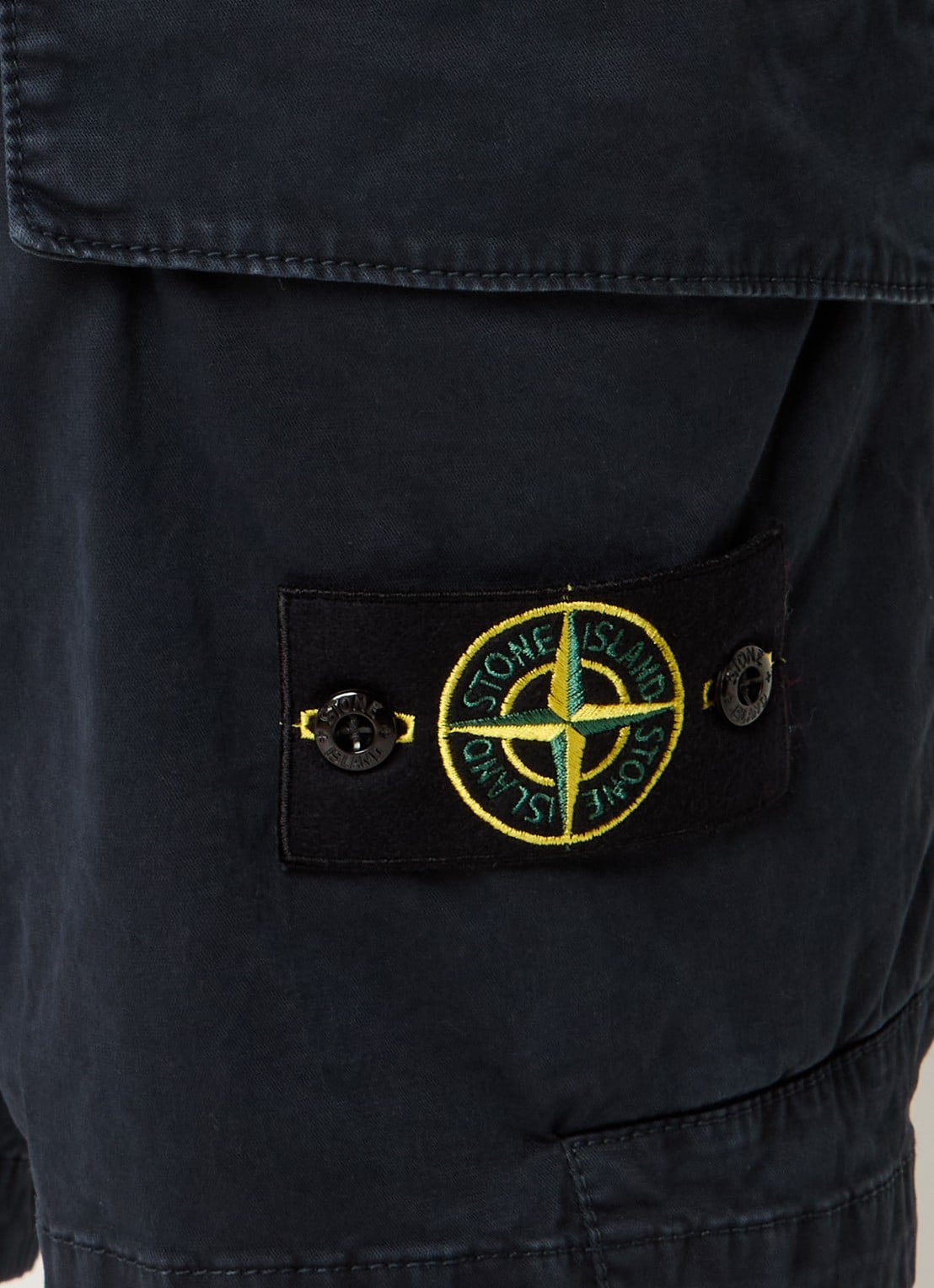 Stone Island S0004 Straight fit korte cargobroek met logo - detail 3 donkerblauw