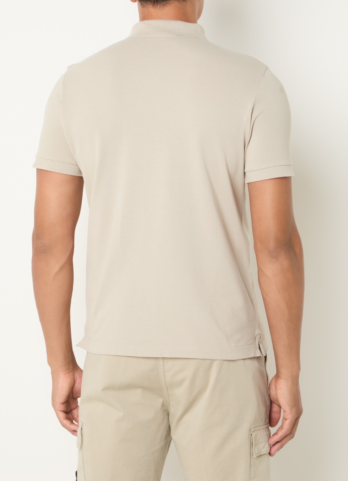 Stone Island S0017 slim fit polo van piqué katoen met logo - achterkant 3 zand