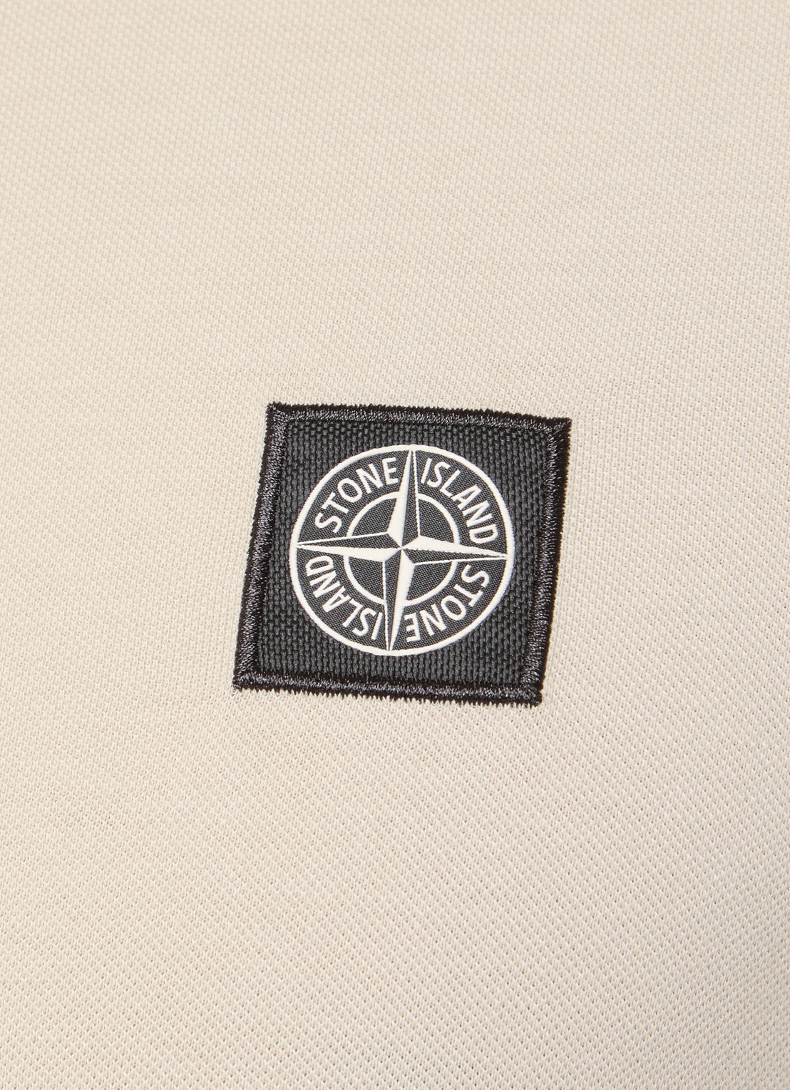 Stone Island S0017 slim fit polo van piqué katoen met logo - detail 2 zand