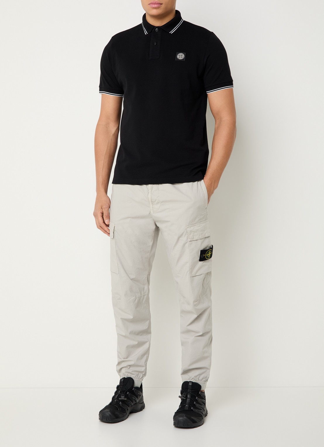 Stone Island S0018 slim fit polo van piqué katoen met logoborduring - voorkant 5 zwart