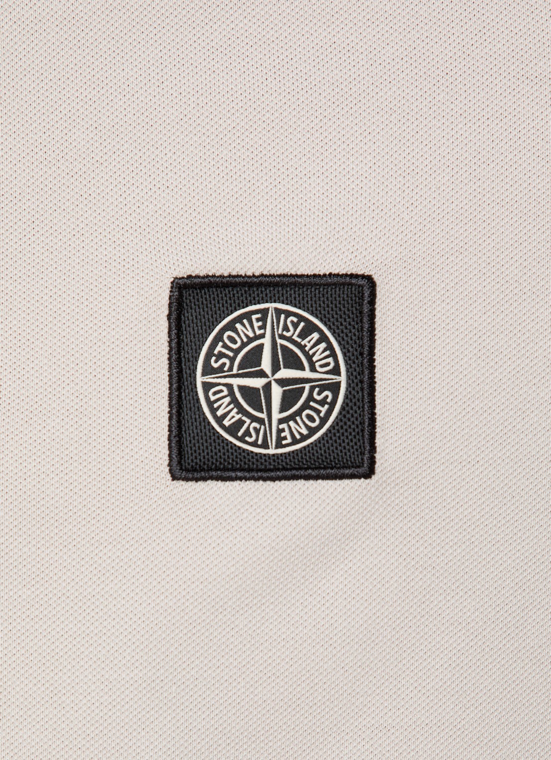 Stone Island S0018 slim fit polo van piqué katoen met logoborduring - detail 3 beige