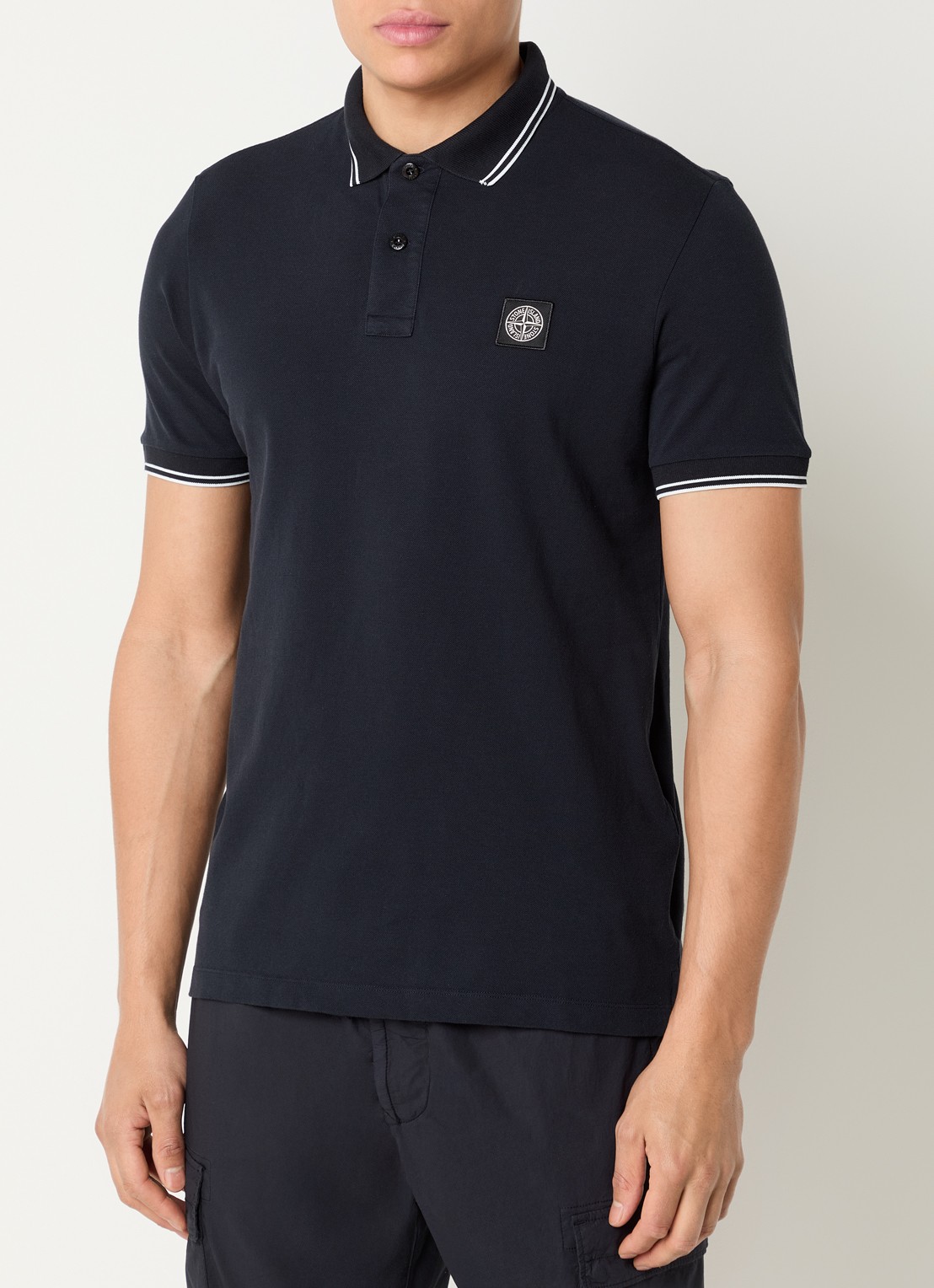 Stone Island S0018 slim fit polo van piqué katoen met logoborduring - detail 2 donkerblauw