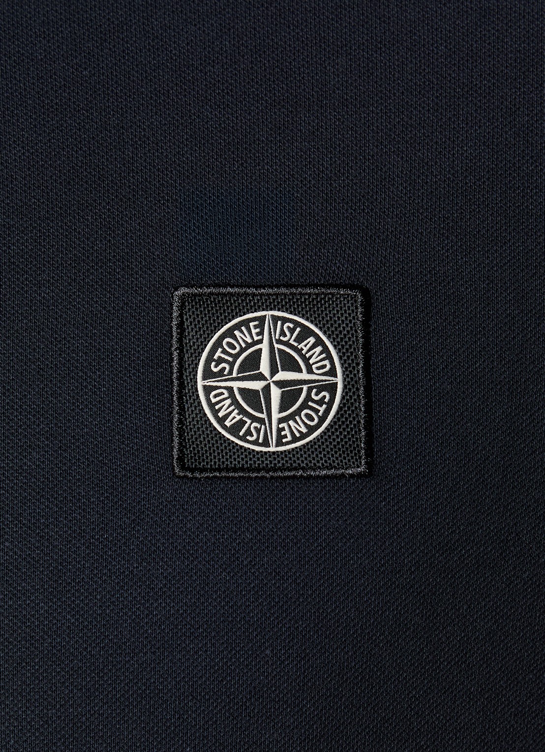 Stone Island S0018 slim fit polo van piqué katoen met logoborduring - detail 3 donkerblauw