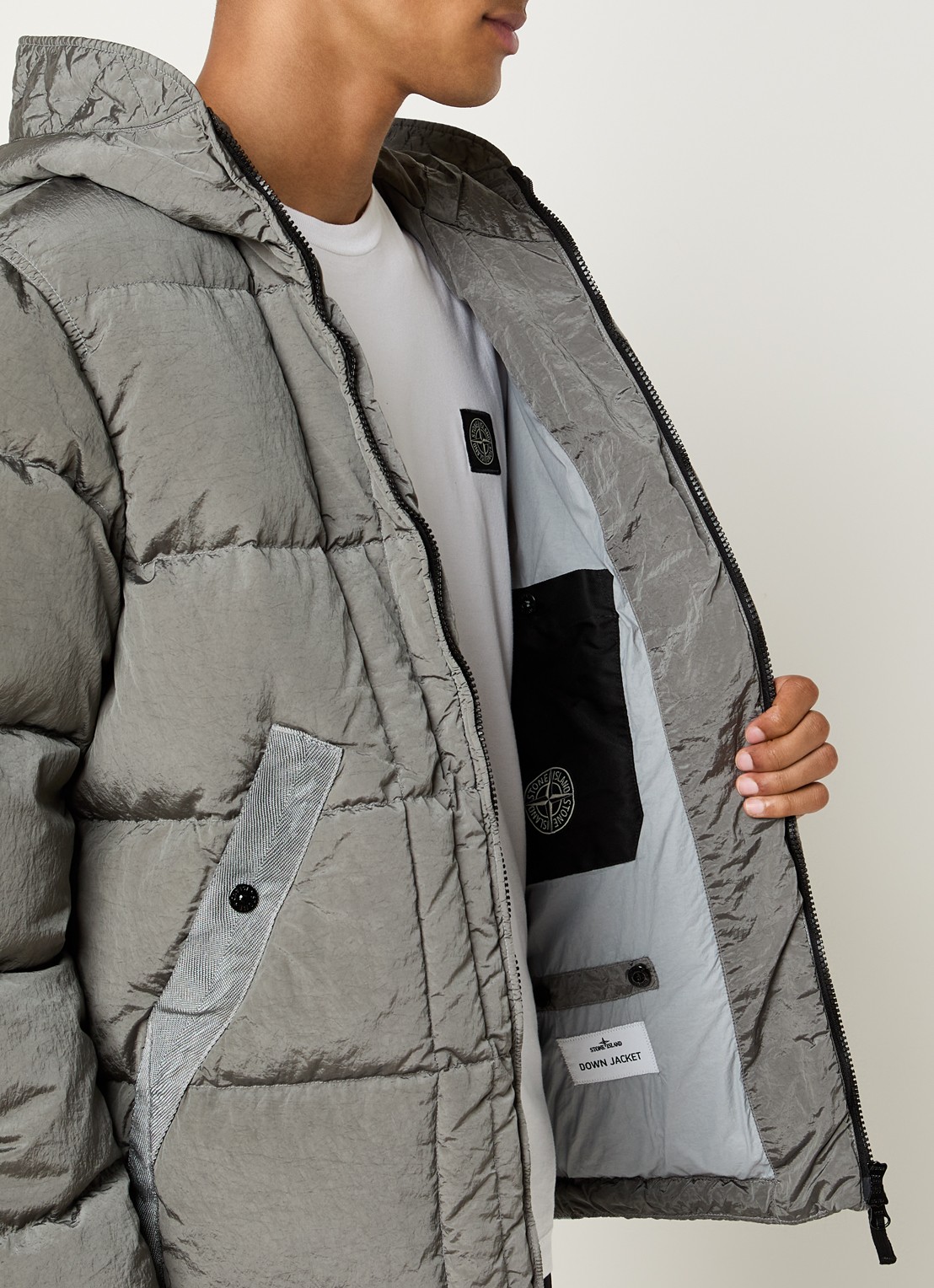 Stone Island S0019 puffer jack met capuchon en donsvulling - detail 4 grijs