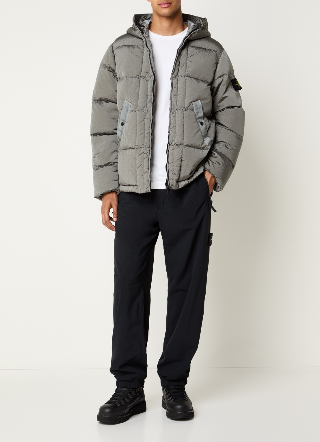 Stone Island S0019 puffer jack met capuchon en donsvulling - voorkant 2 grijs