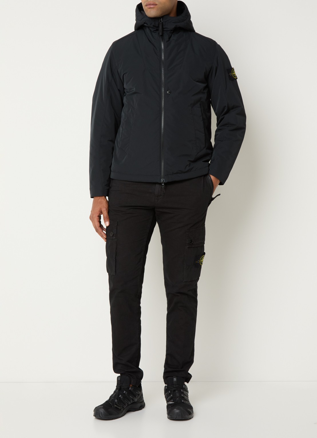 Stone Island S0026 gewatteerd jack met capuchon en steekszakken - voorkant 2 zwart