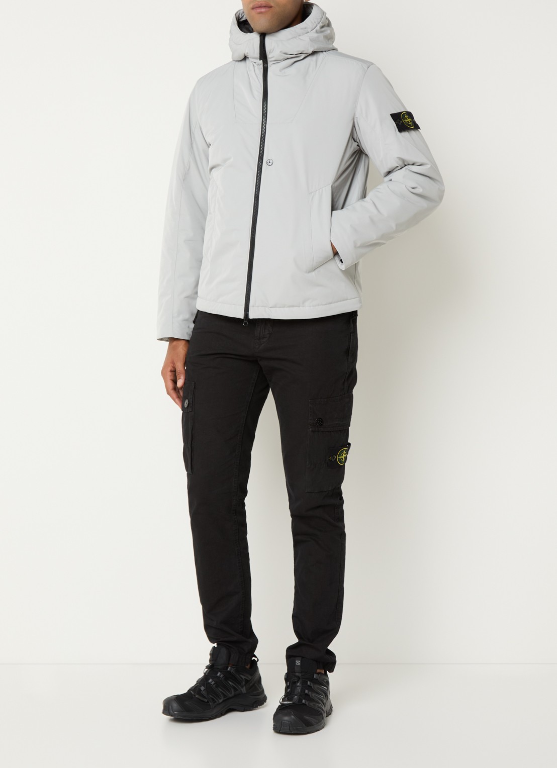 Stone Island S0026 gewatteerd jack met capuchon en steekszakken - voorkant 3 lichtgrijs
