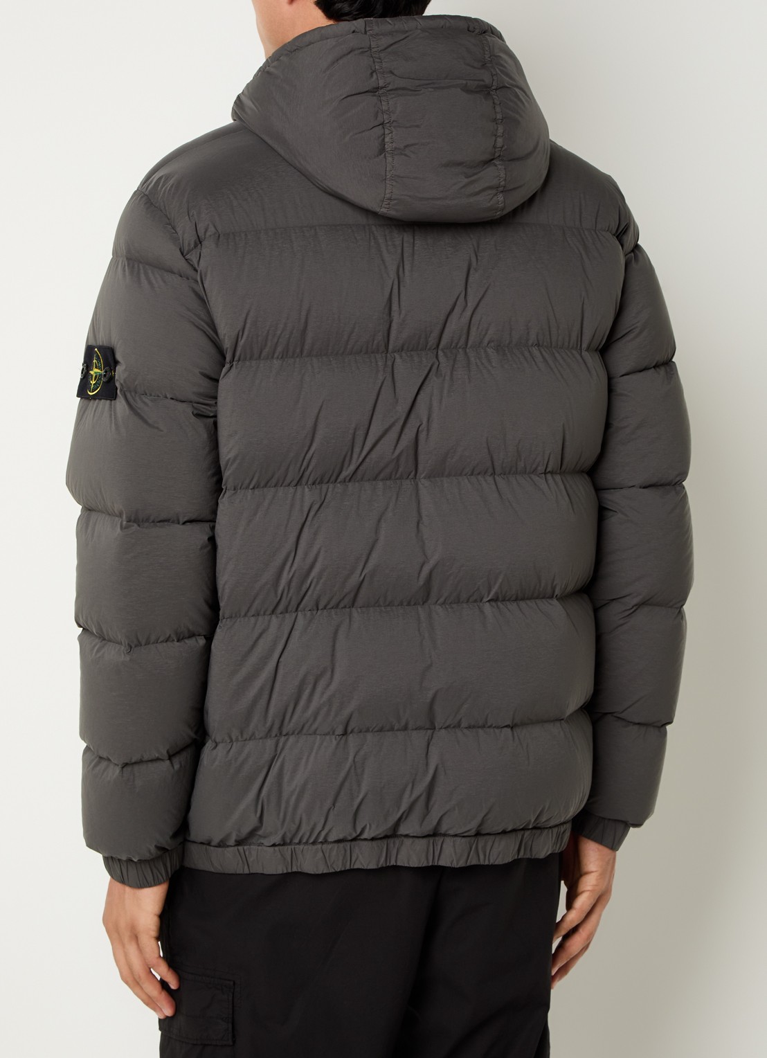 Stone Island S0028 puffer jack met donsvulling en logo - achterkant antraciet
