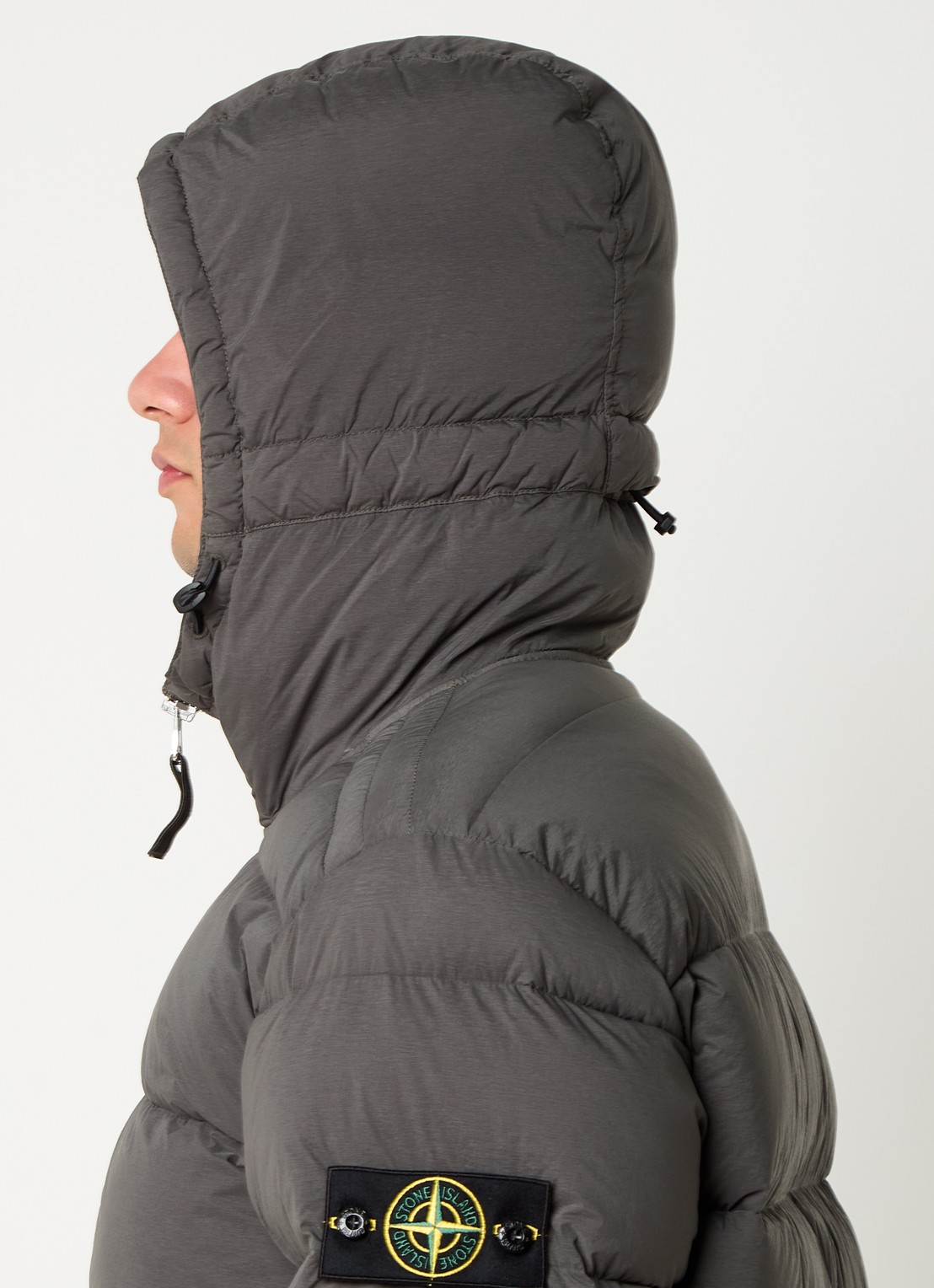 Stone Island S0028 puffer jack met donsvulling en logo - detail 3 antraciet