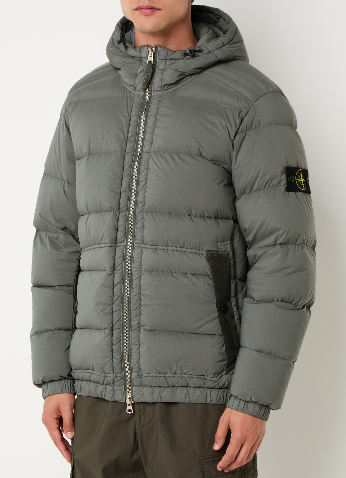 Stone Island S0028 puffer jack met donsvulling en logo - detail donkergrijs