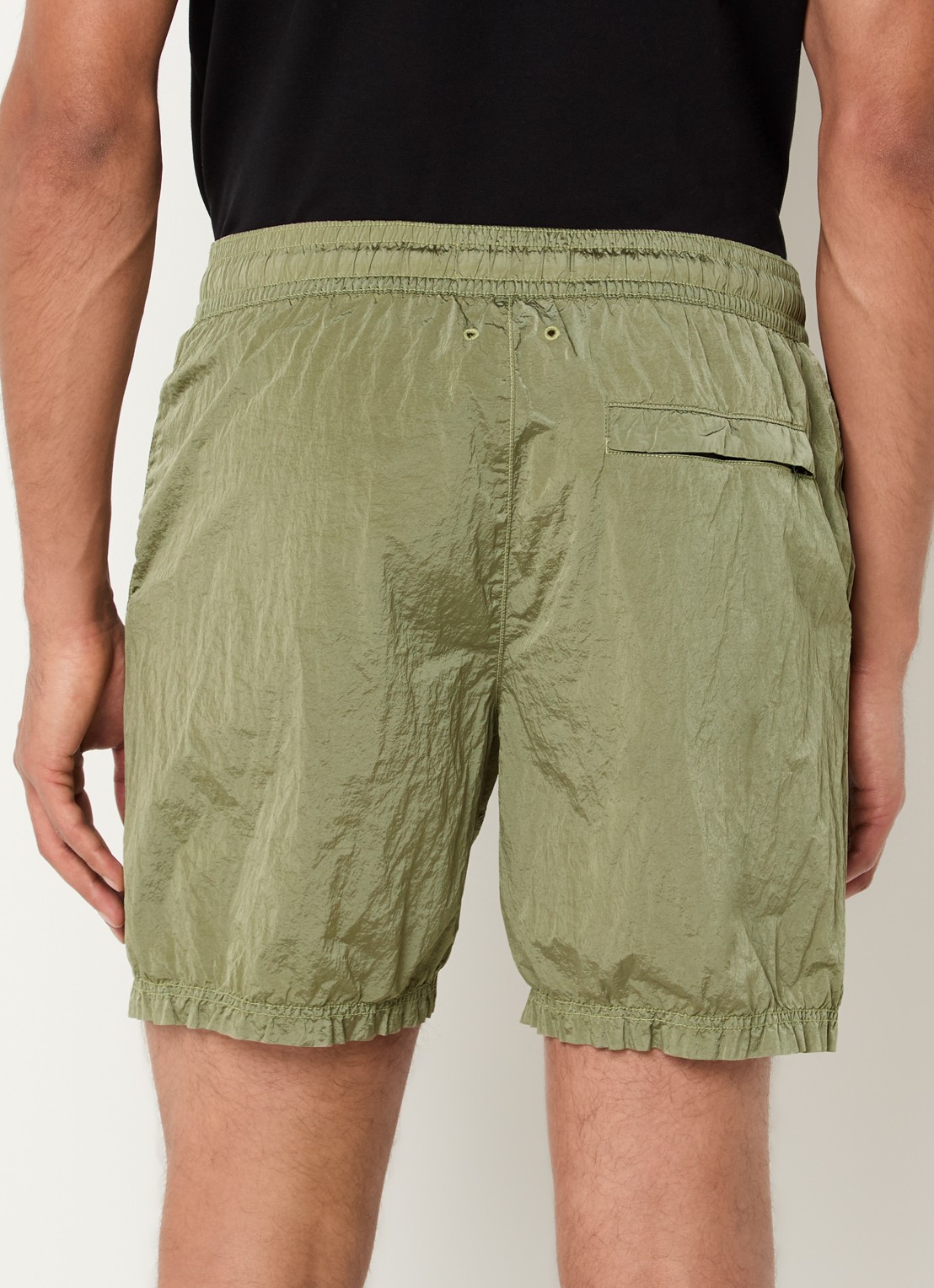 Stone Island S0043 zwemshort met logo en steekzakken - achterkant olijfgroen