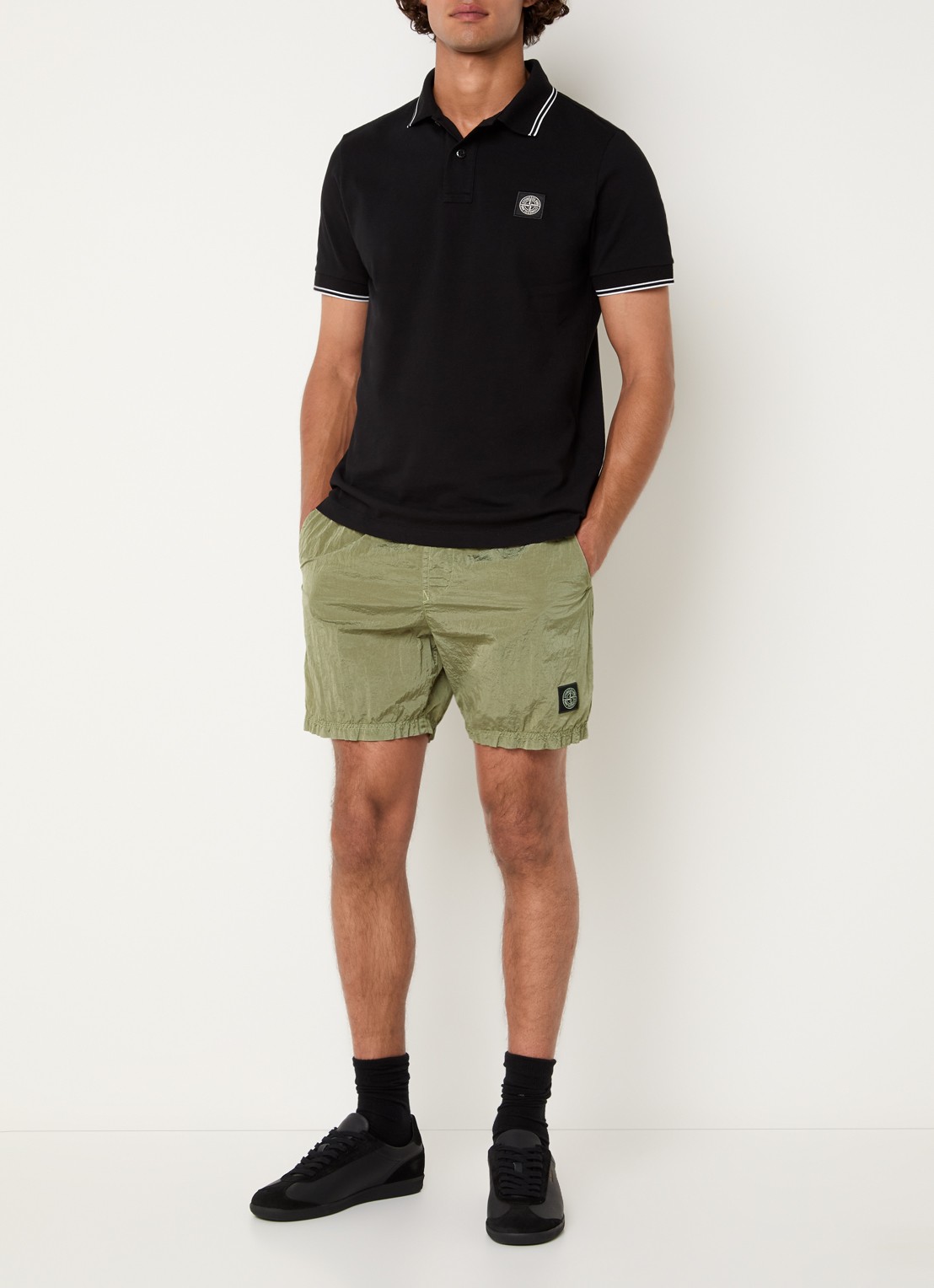 Stone Island S0043 zwemshort met logo en steekzakken - voorkant 4 olijfgroen