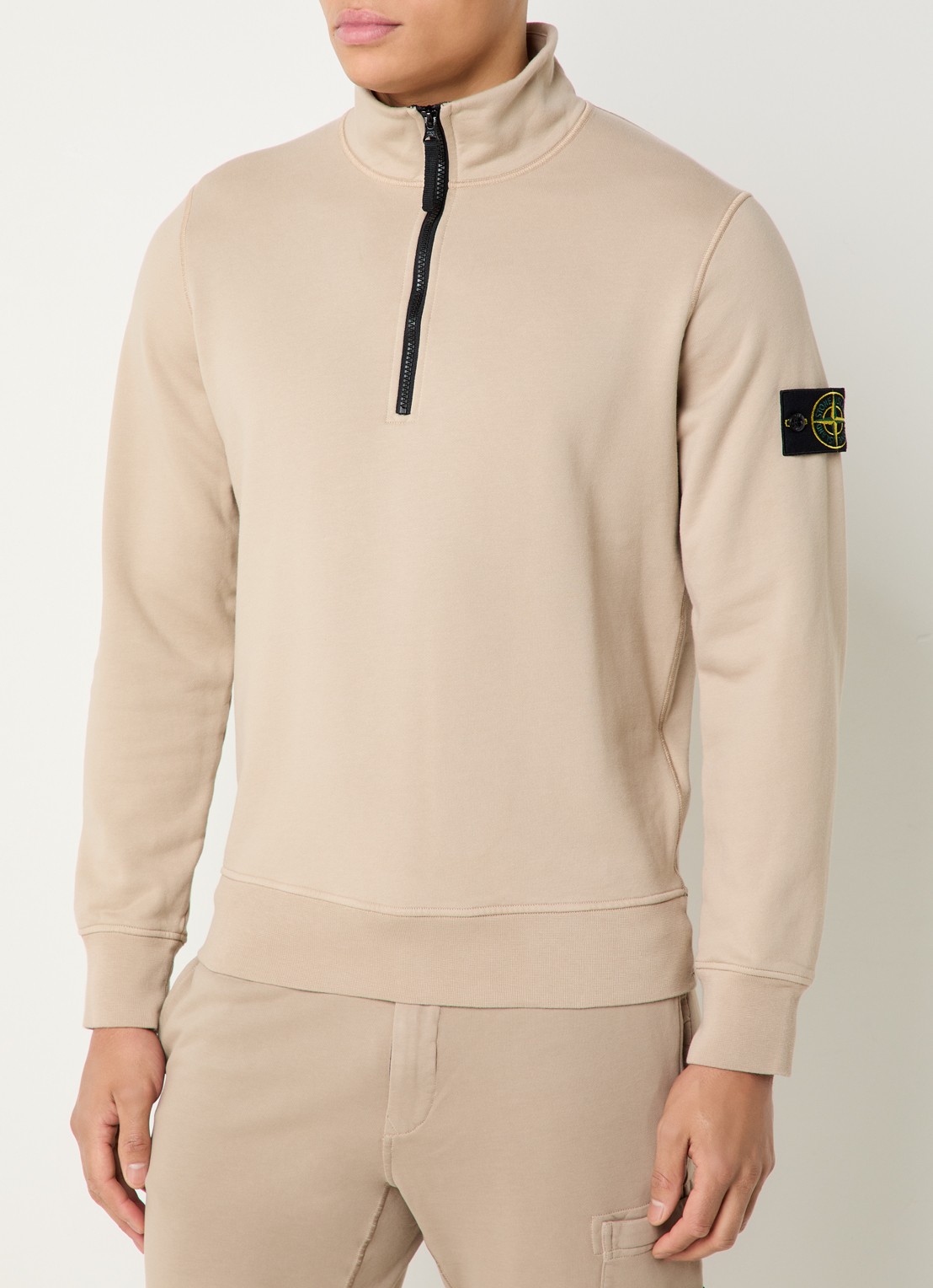 Stone Island S0051 sweater met halve rits en logo - detail beige
