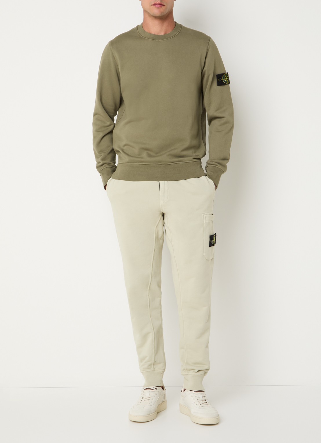 Stone Island S0051 sweater met logo - voorkant 3 legergroen