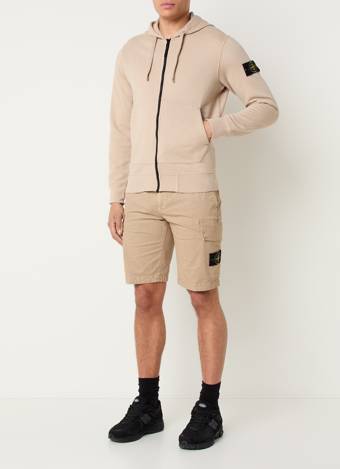 Stone Island S0051 sweatvest met capuchon en logo - voorkant 3 beige