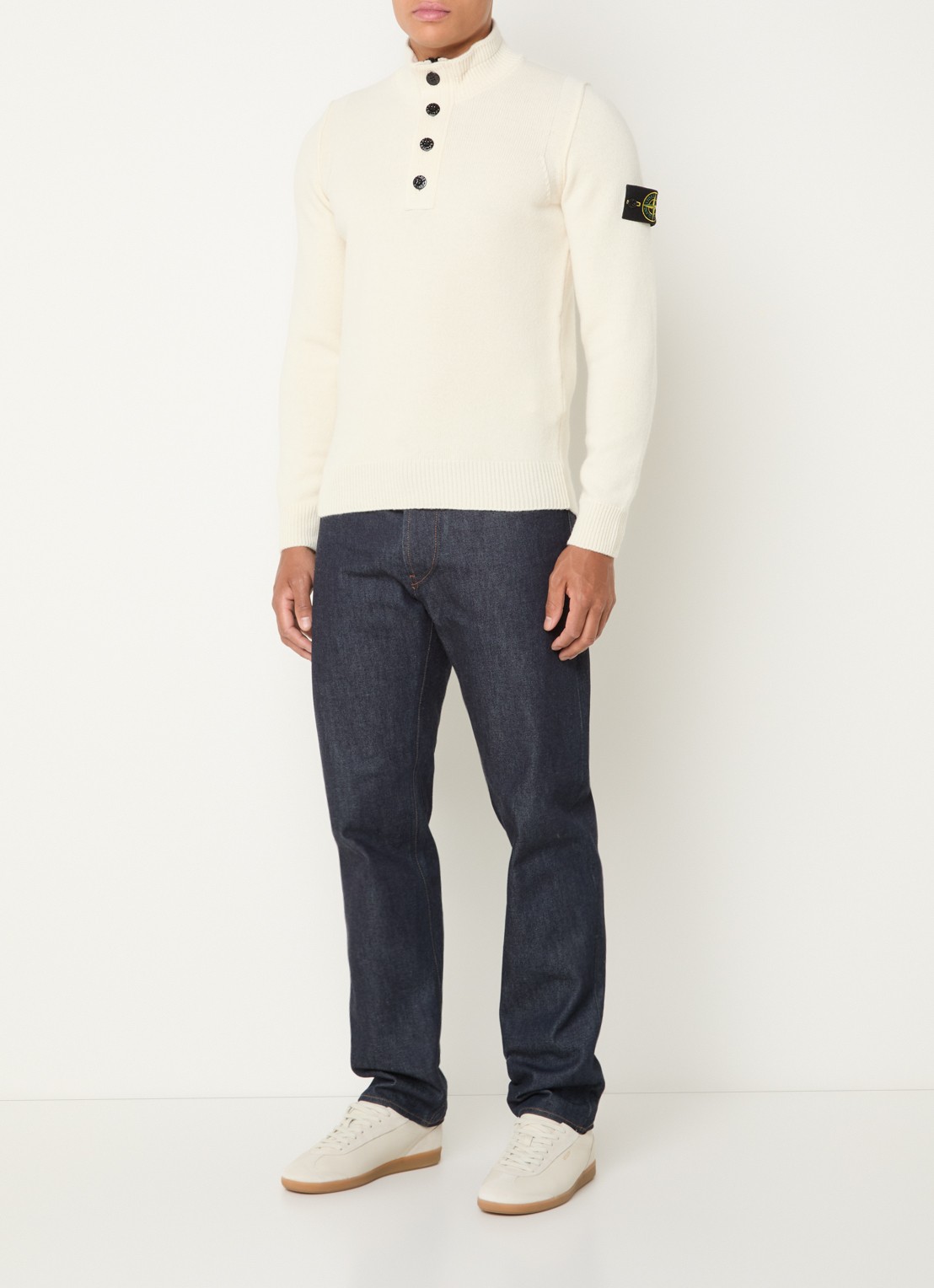 Stone Island S00A3 fijngebreide trui in wolblend met logo - voorkant 5 ivoor
