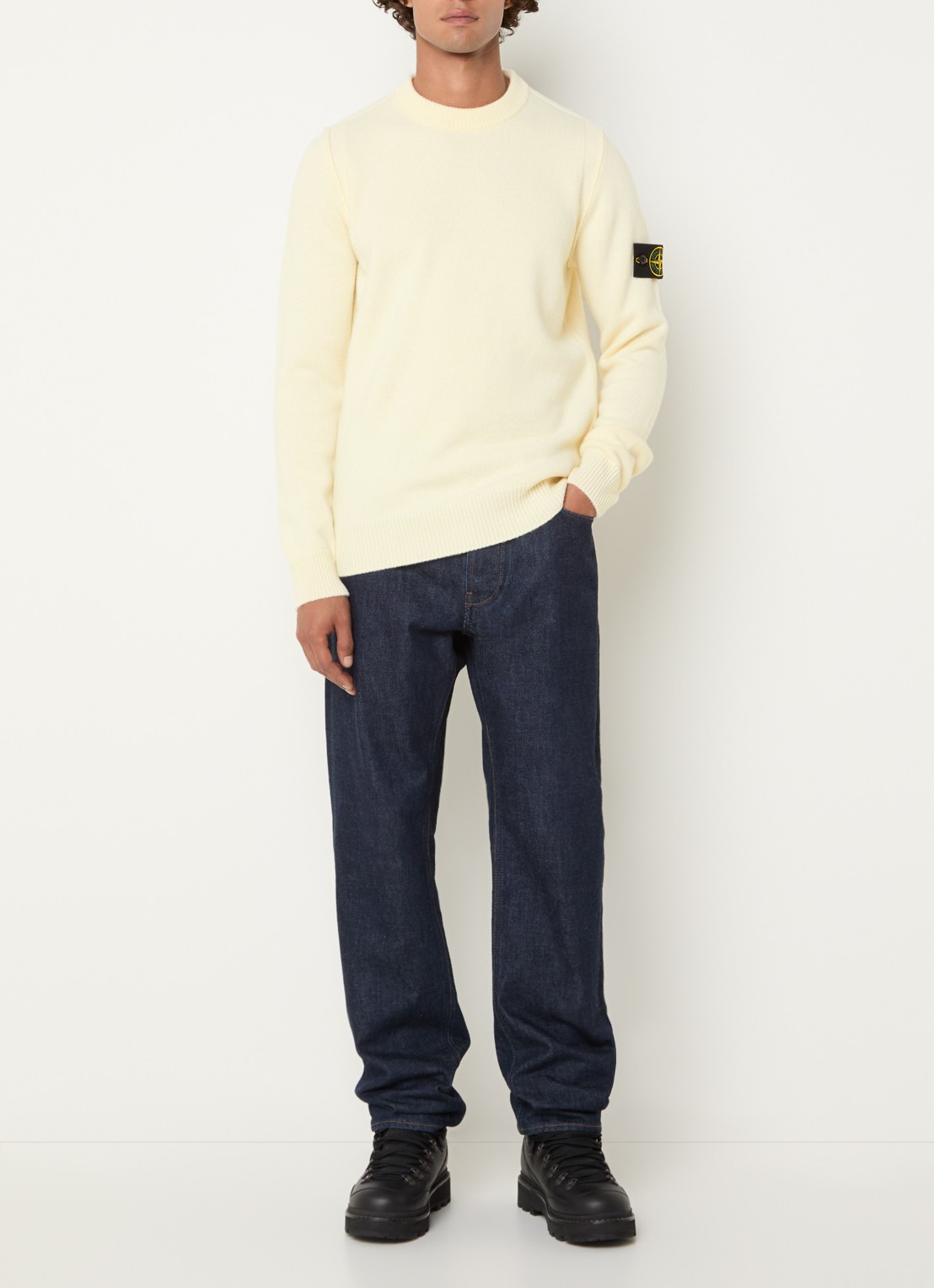 Stone Island S00A3 fijngebreide trui in wolblend met logo - voorkant 2 gebroken wit
