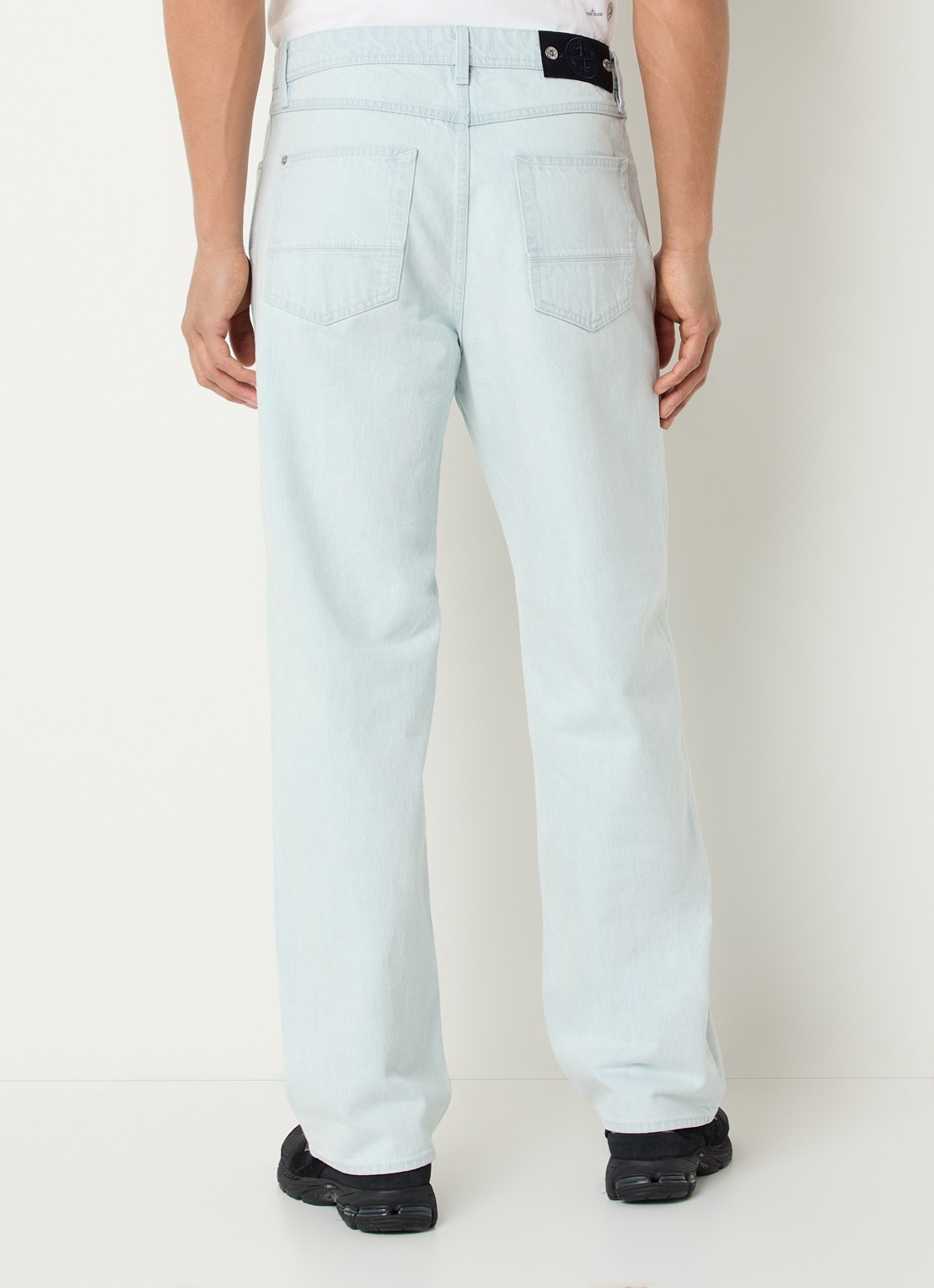 Stone Island S00J9 Loose fit jeans met lichte wassing - achterkant 3 lichtblauw