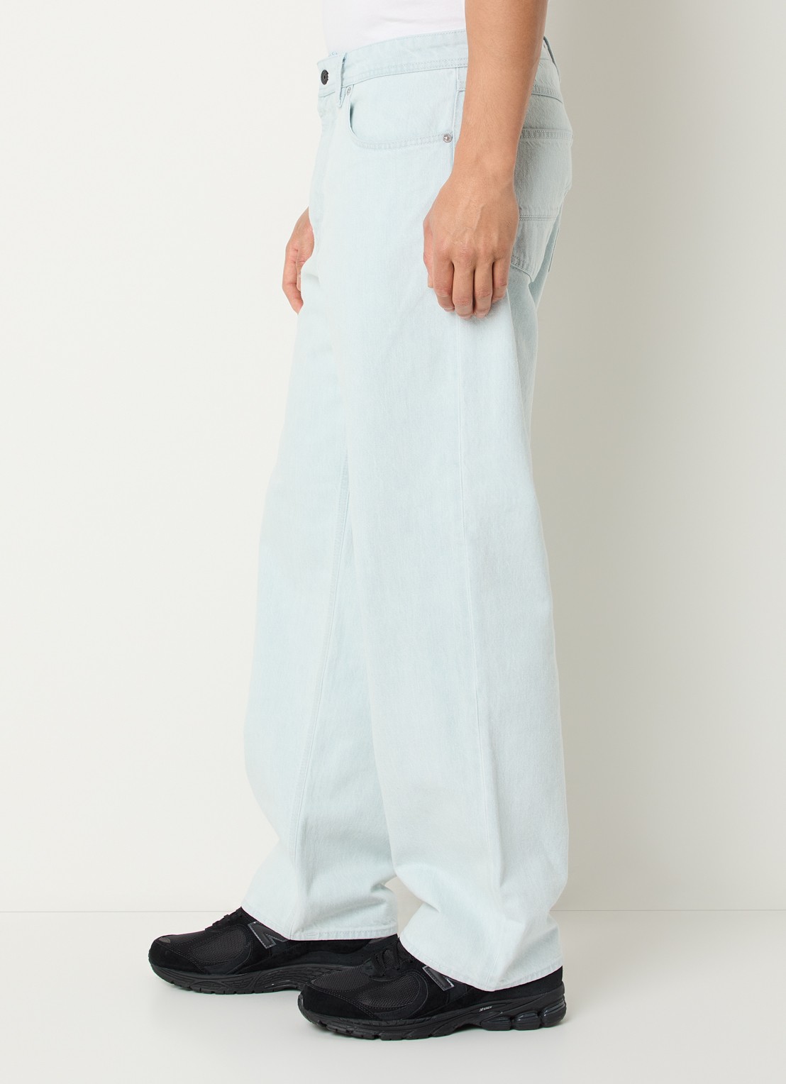 Stone Island S00J9 Loose fit jeans met lichte wassing - detail 5 lichtblauw