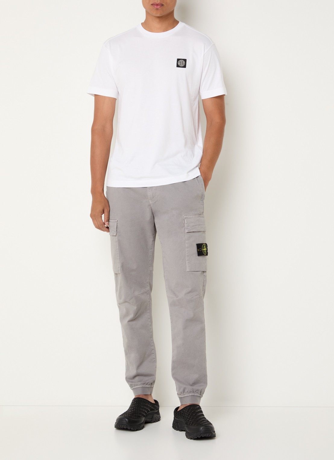 Stone Island S00L1 tapered fit cargobroek met steekzakken en logo - voorkant 6 grijs