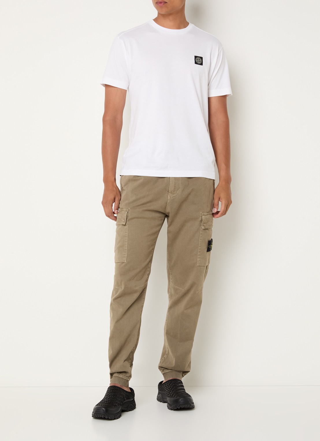 Stone Island S00L1 tapered fit cargobroek met steekzakken en logo - voorkant 6 mosgroen