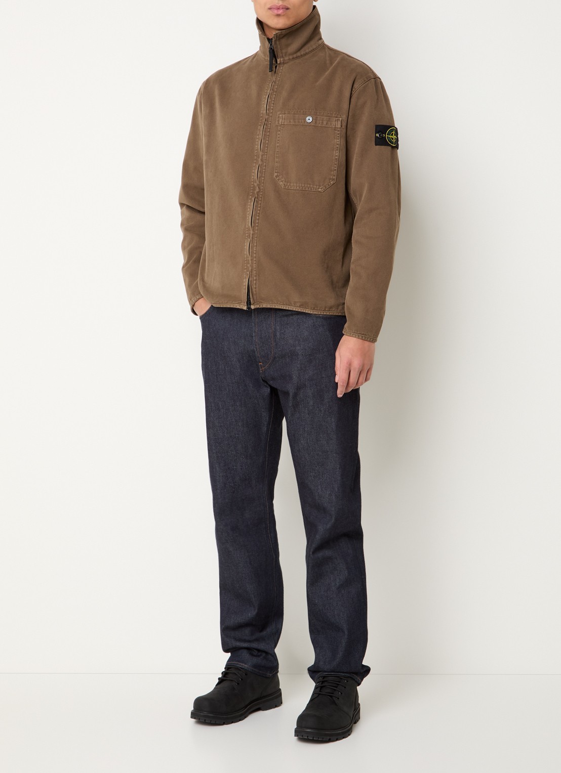Stone Island S0184 spijkerjas met borstzak en logo - voorkant 2 lichtbruin
