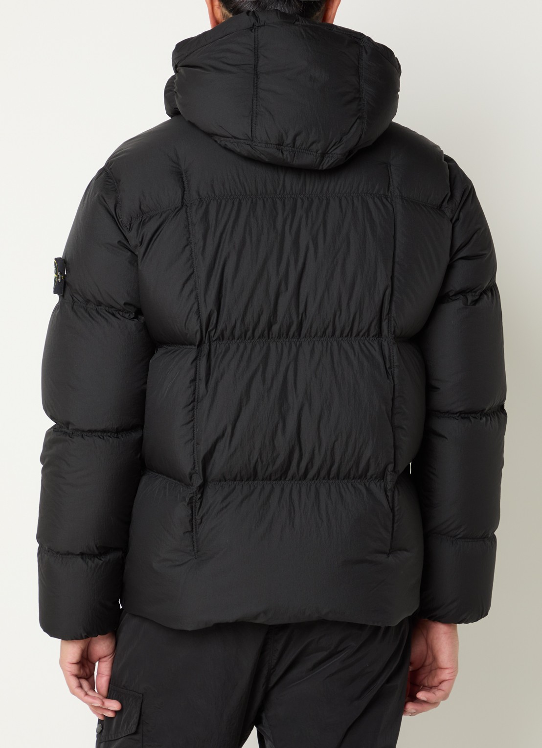 Stone Island S0302 puffer jack met donsvulling en capuchon - achterkant 6 zwart