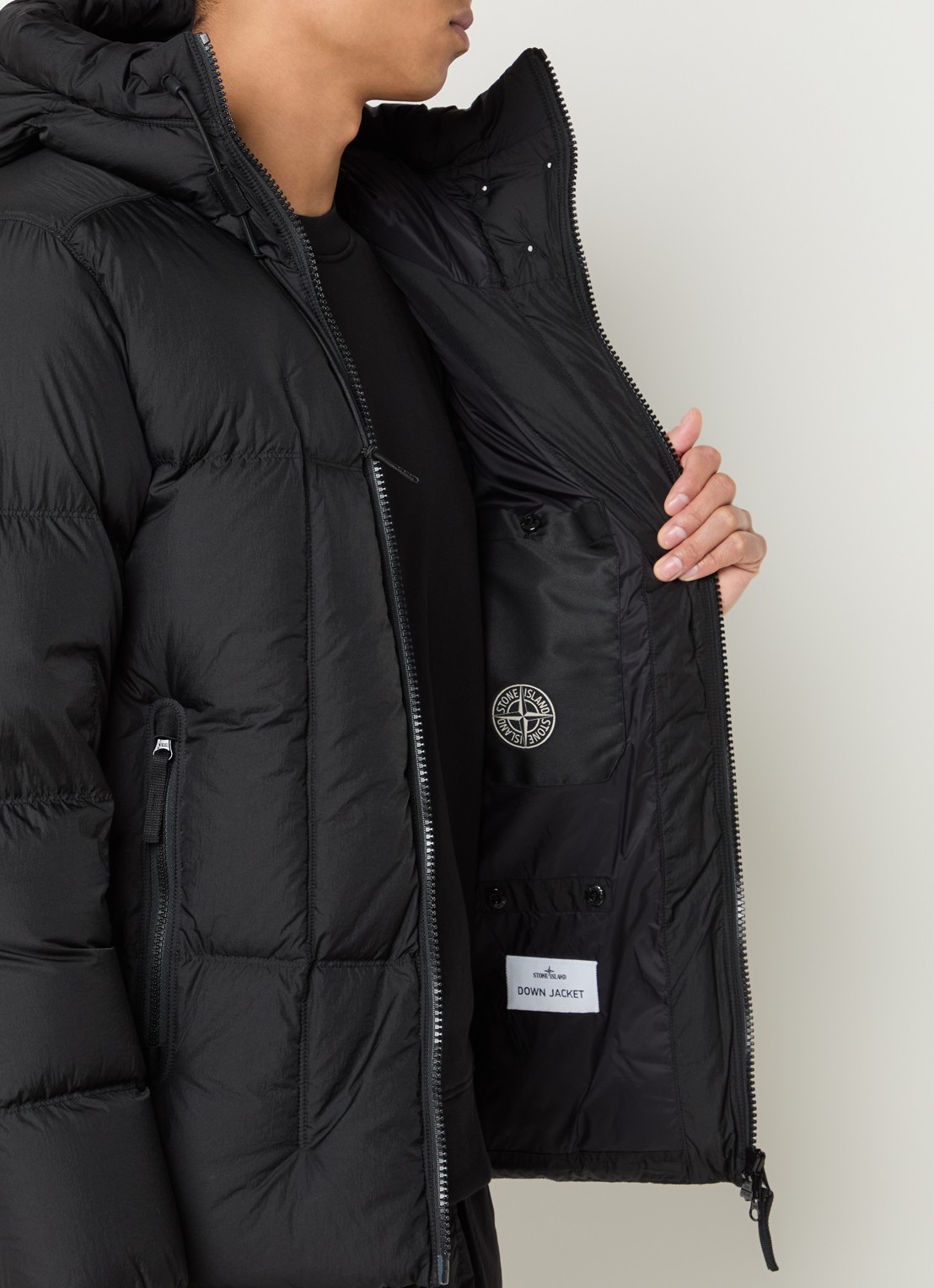 Stone Island S0302 puffer jack met donsvulling en capuchon - detail 5 zwart