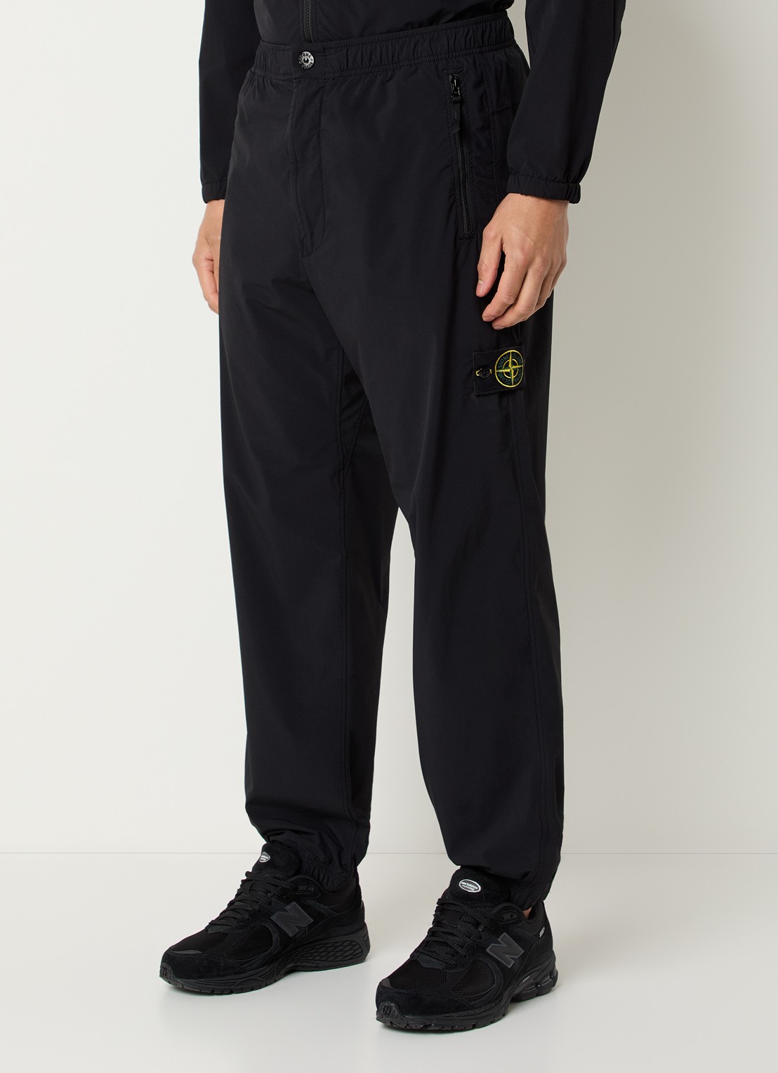 Stone Island S0375 straight fit cargobroek met steekzakken en logo - detail 2 zwart
