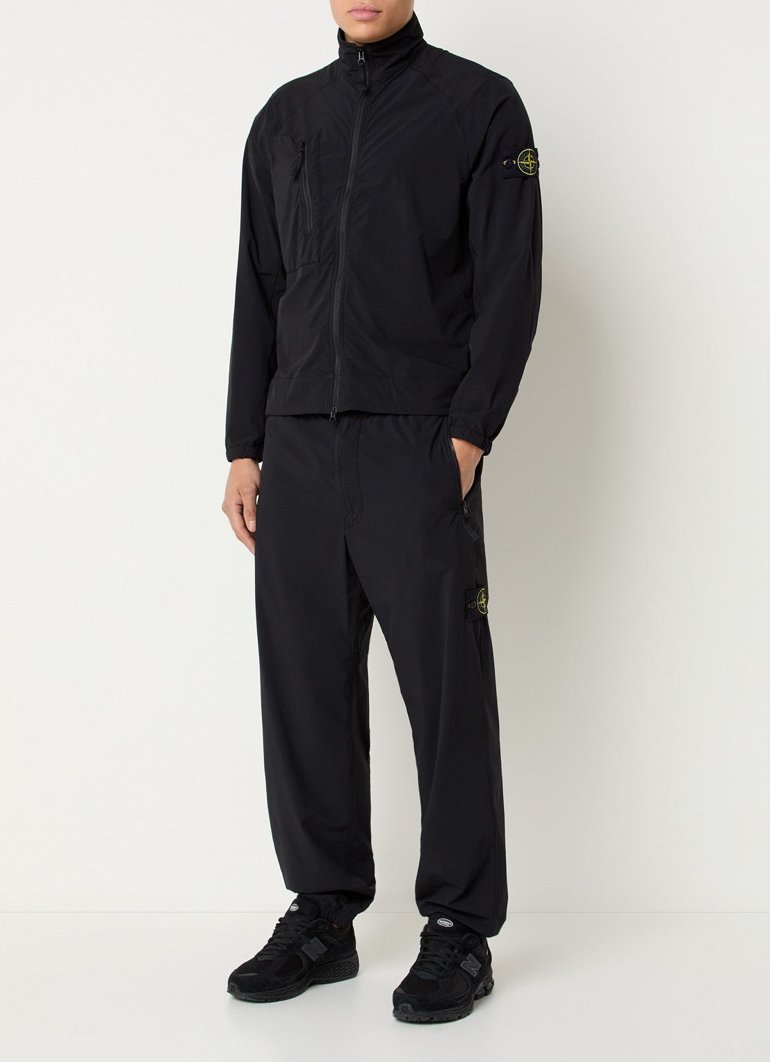 Stone Island S0375 straight fit cargobroek met steekzakken en logo - voorkant 6 zwart