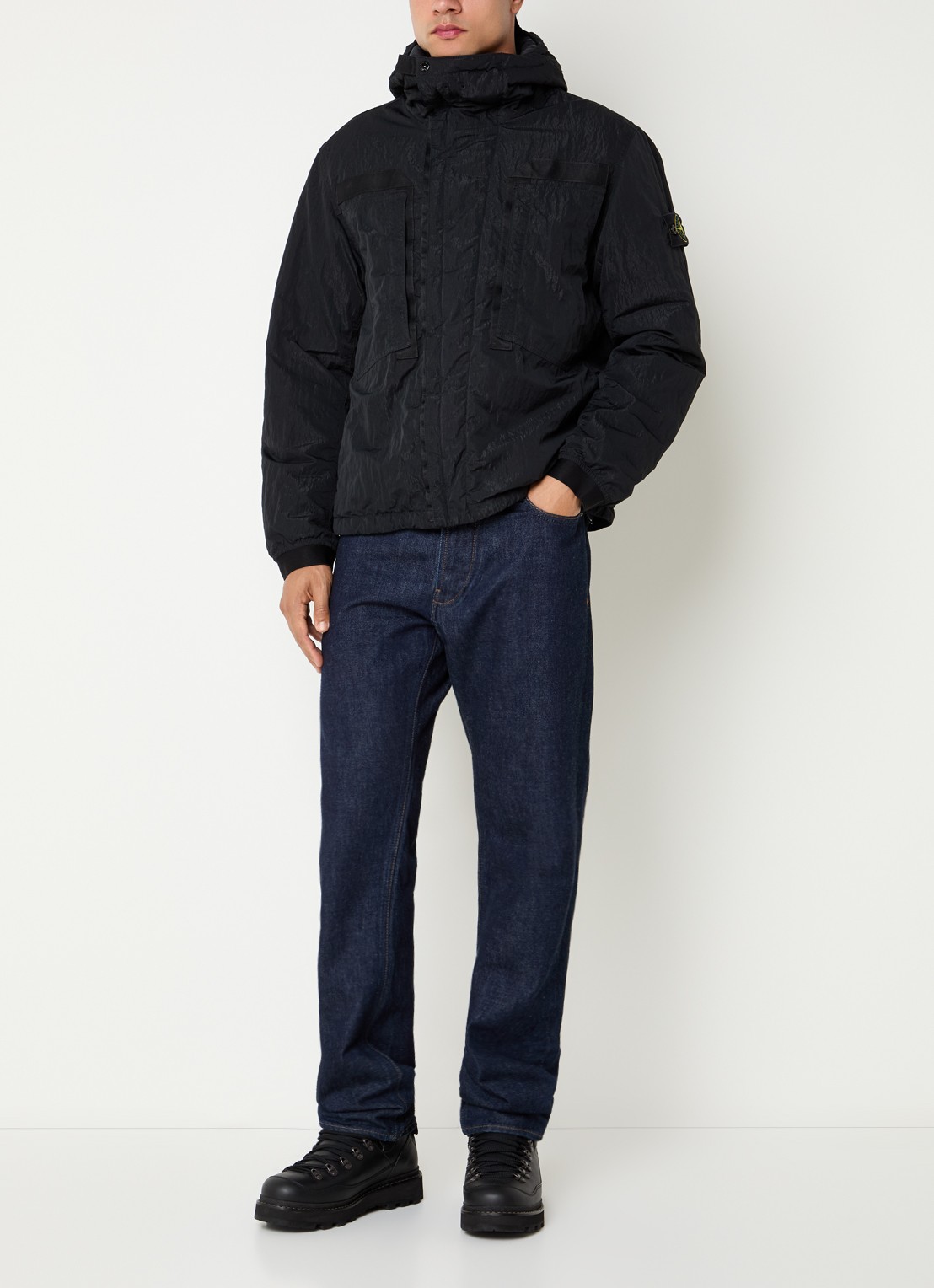 Stone Island S0405 jack met capuchon en logo - voorkant 5 zwart