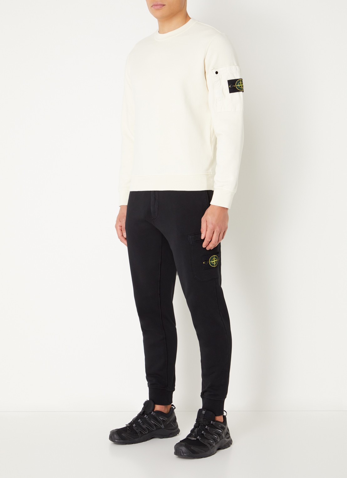 Stone Island S0410 sweater met opgestikte zak en logoborduring - voorkant 3 creme