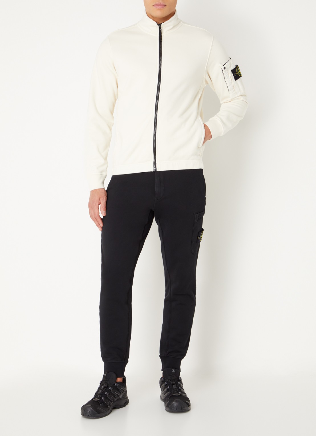 Stone Island S0410 sweater met opgestikte zak en logoborduring - voorkant 4 creme