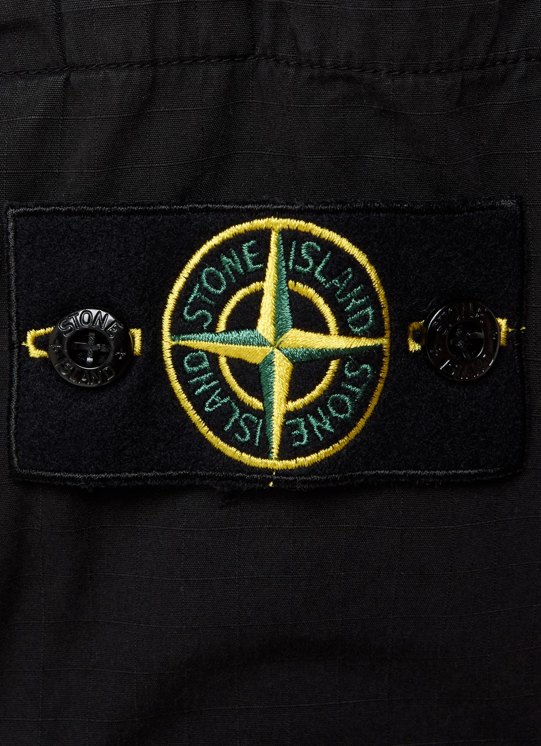 Stone Island S0410 sweater met opgestikte zak en logoborduring - detail 2 zwart