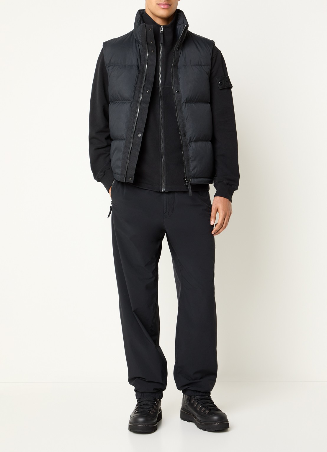 Stone Island S0483 gewatteerde bodywarmer met donsvulling - voorkant 2 zwart