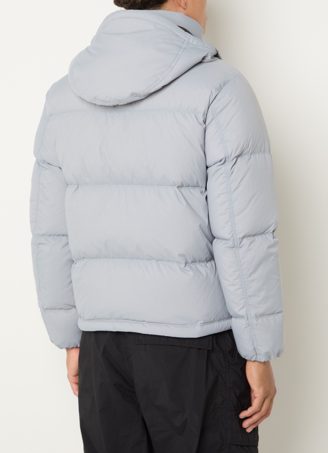 Stone Island S0483 puffer jack met donsvulling en afneembare capuchon - achterkant 6 lichtgrijs