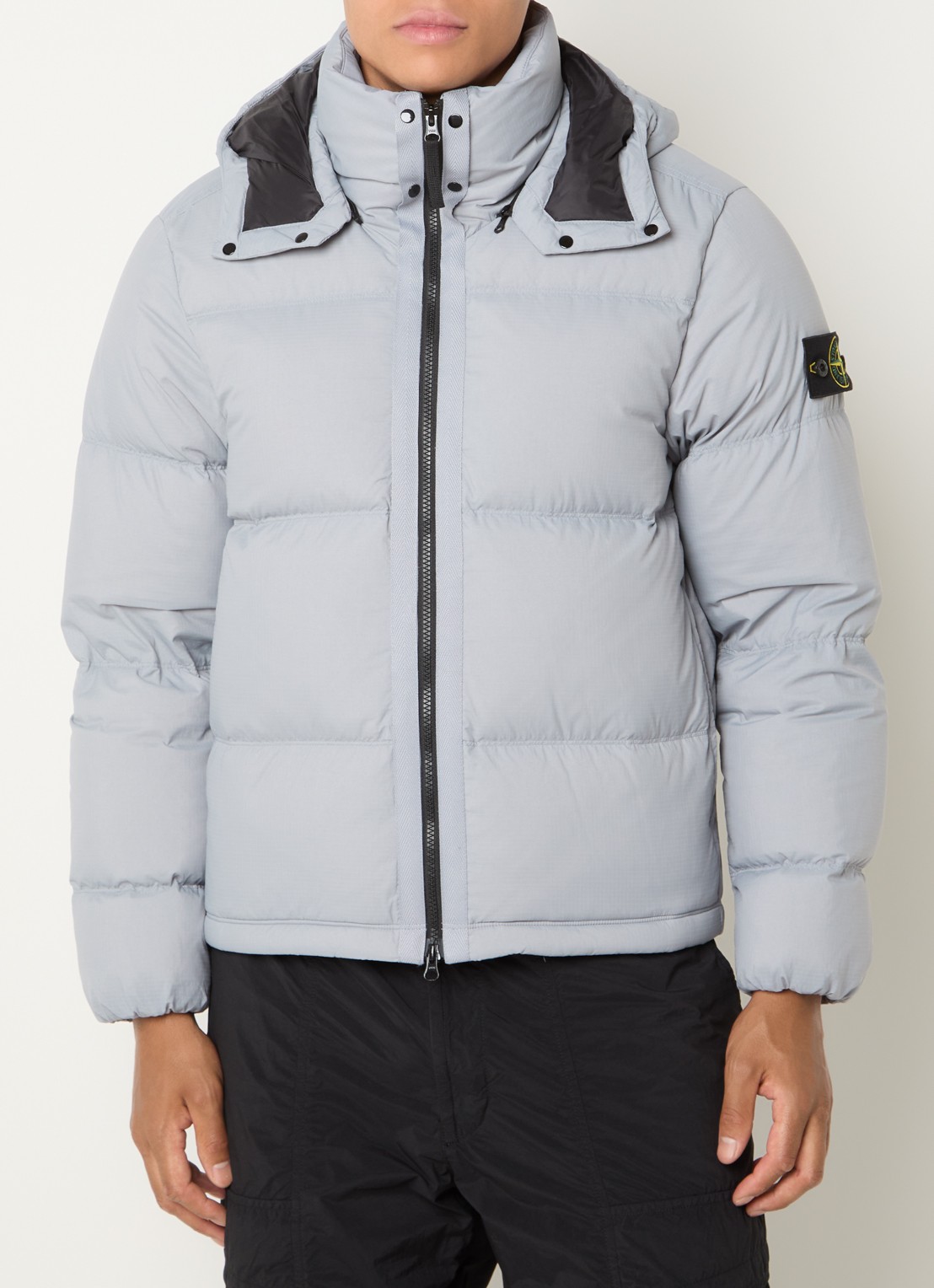 Stone Island S0483 puffer jack met donsvulling en afneembare capuchon - detail 3 lichtgrijs