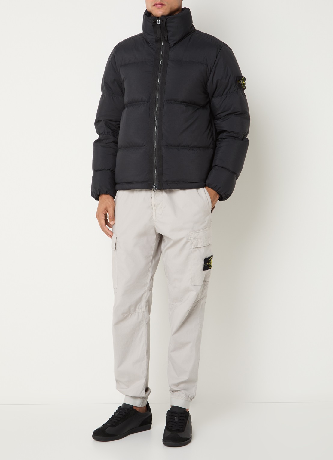 Stone Island S0483 puffer jacket met donsvulling en afneembare capuchon - voorkant 2 zwart