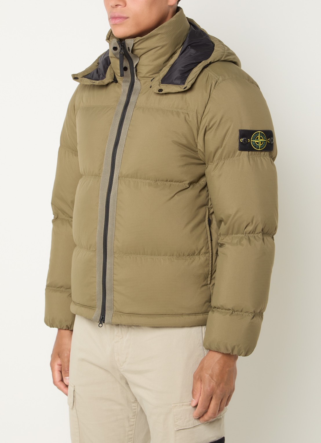 Stone Island S0483 puffer jacket met donsvulling en afneembare capuchon - detail 4 legergroen