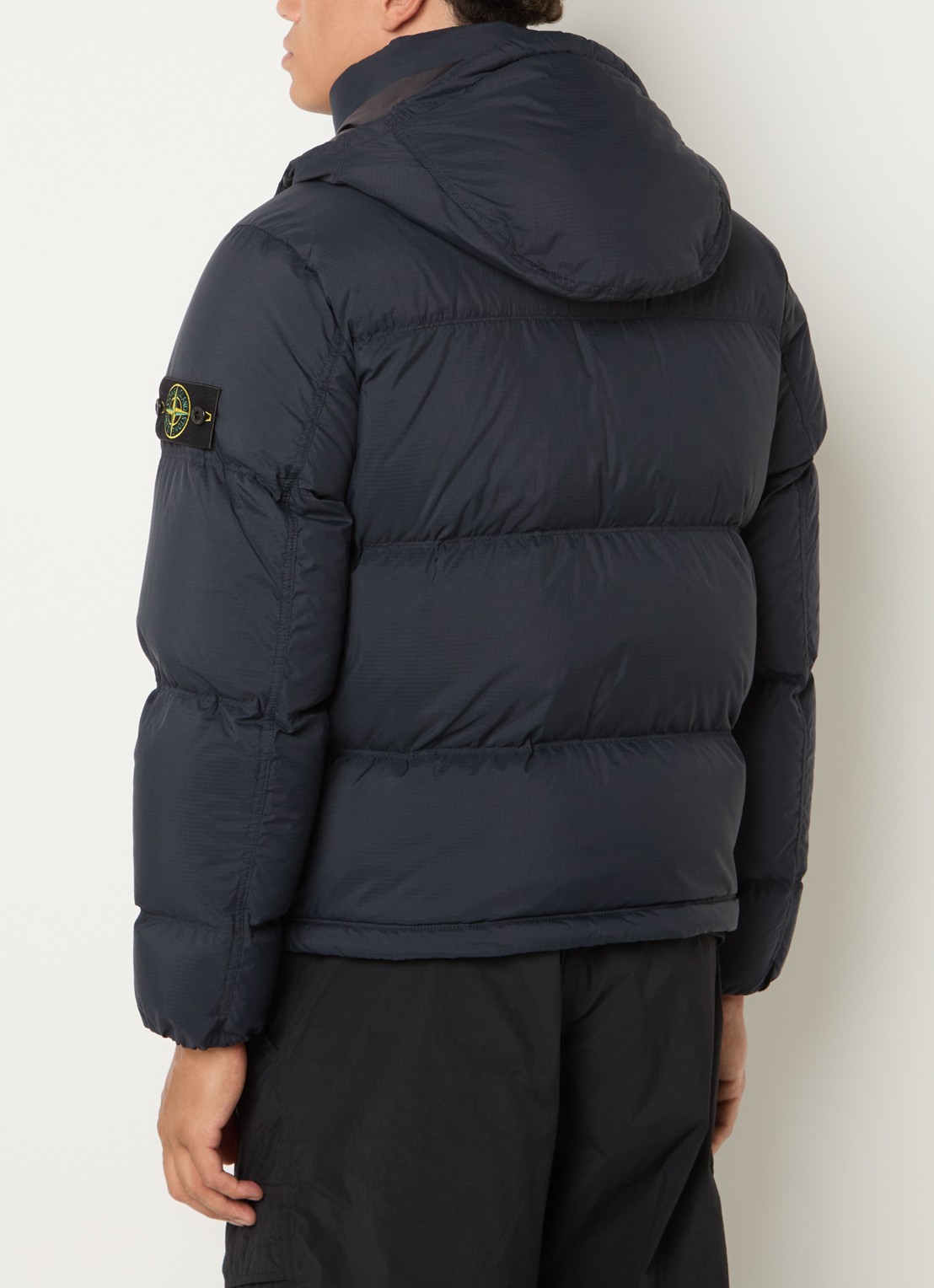 Stone Island S0483 puffer jacket met donsvulling en afneembare capuchon - achterkant donkerblauw