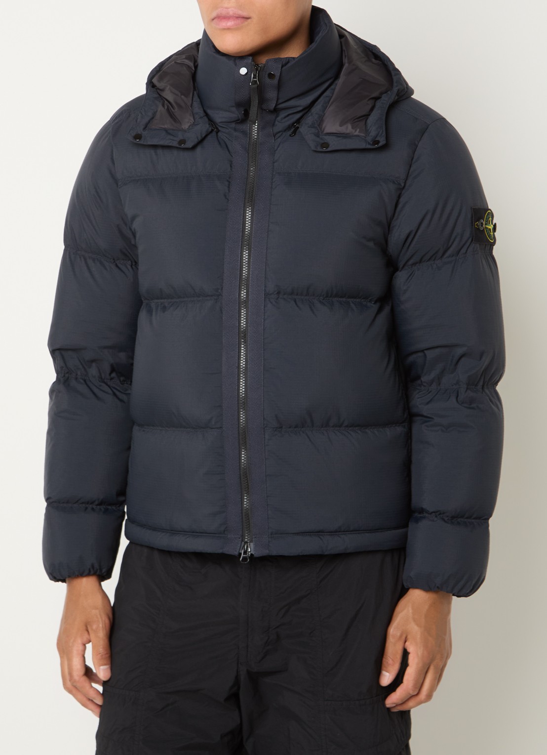 Stone Island S0483 puffer jacket met donsvulling en afneembare capuchon - detail 4 donkerblauw
