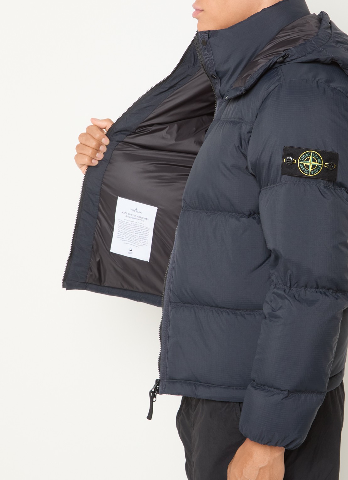 Stone Island S0483 puffer jacket met donsvulling en afneembare capuchon - detail 6 donkerblauw