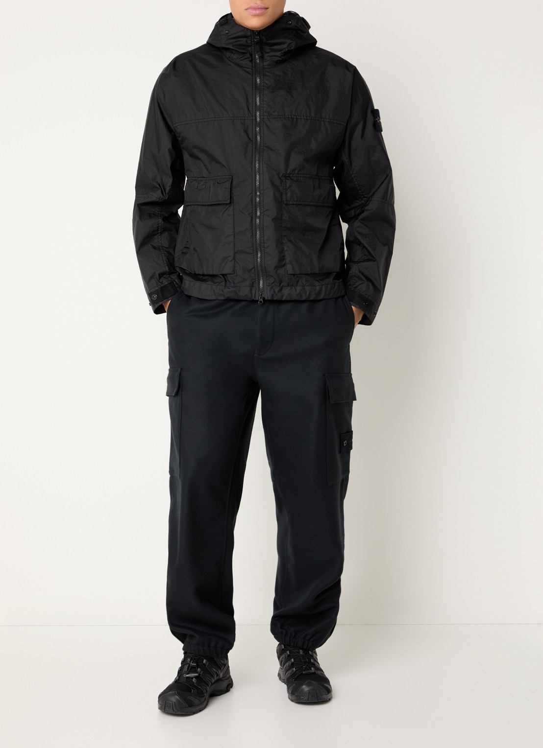 Stone Island S0A21 Jack met capuchon en klepzakken - voorkant 3 zwart