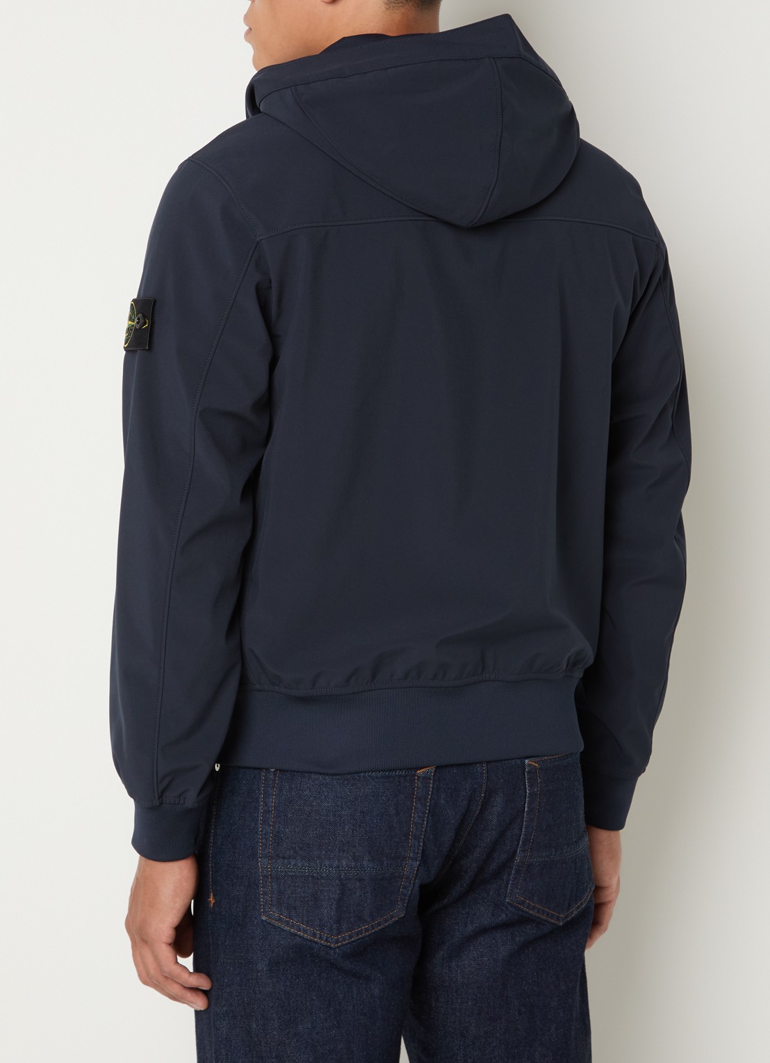 Stone Island S0A22 softshell jack met capuchon en ritszakken - achterkant 6 donkerblauw