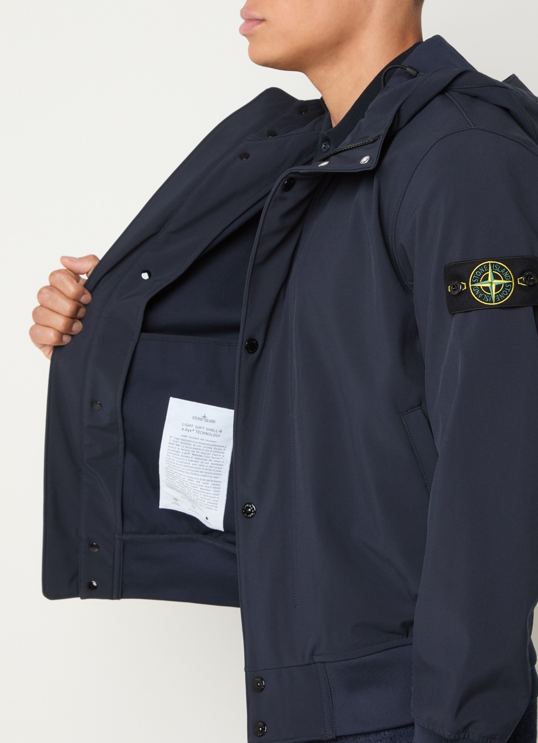 Stone Island S0A22 softshell jack met capuchon en ritszakken - detail 3 donkerblauw