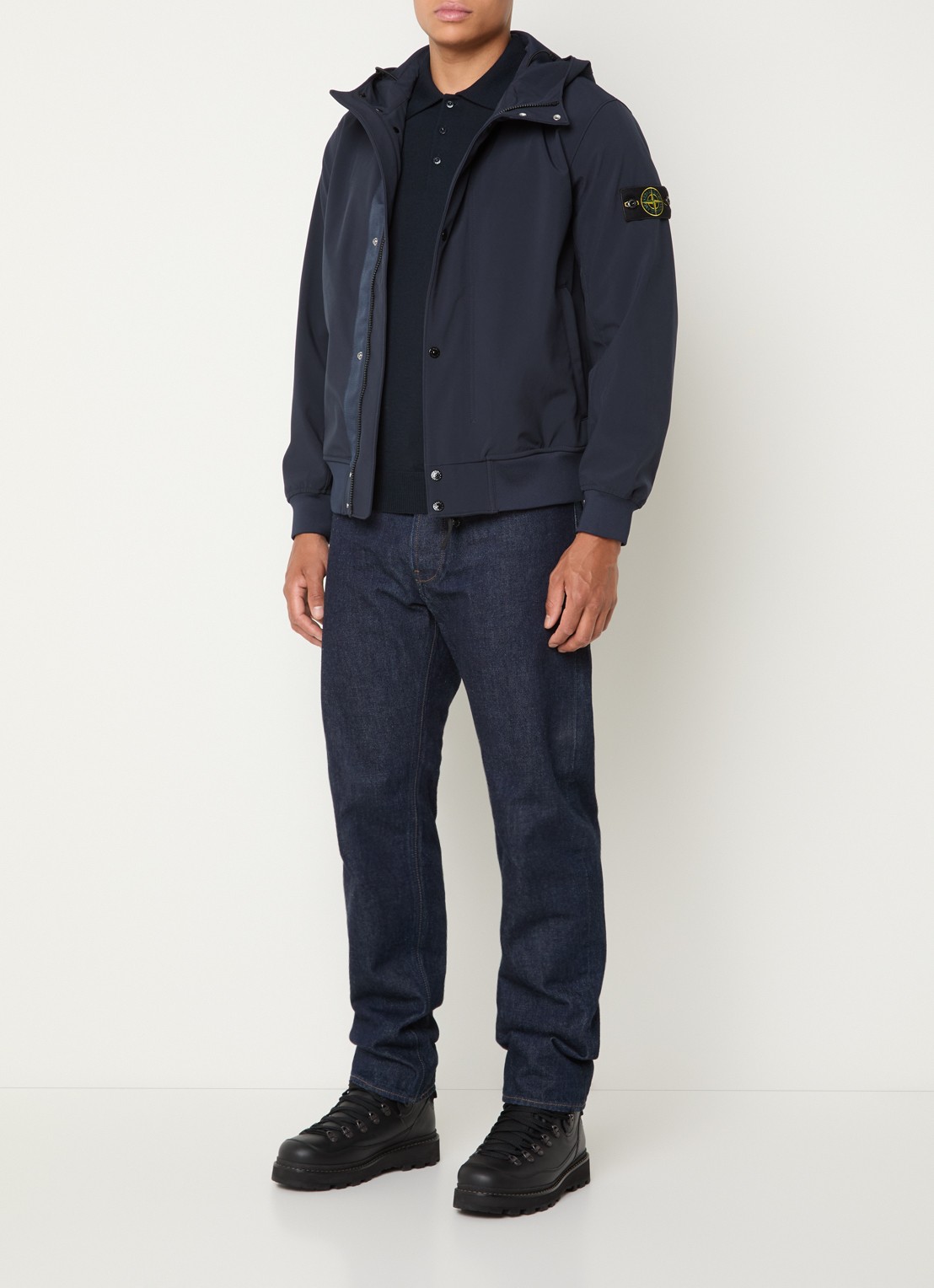 Stone Island S0A22 softshell jack met capuchon en ritszakken - voorkant 5 donkerblauw