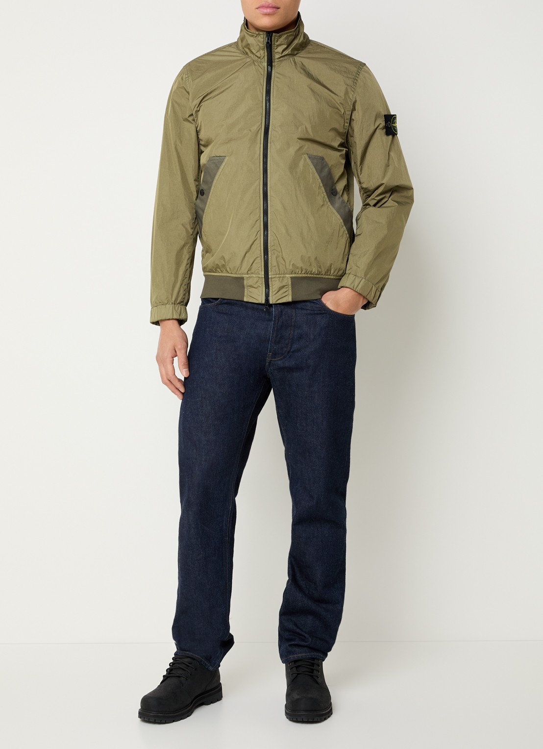 Stone Island S0A23 bomberjack met opstaande kraag - voorkant 6 mosgroen