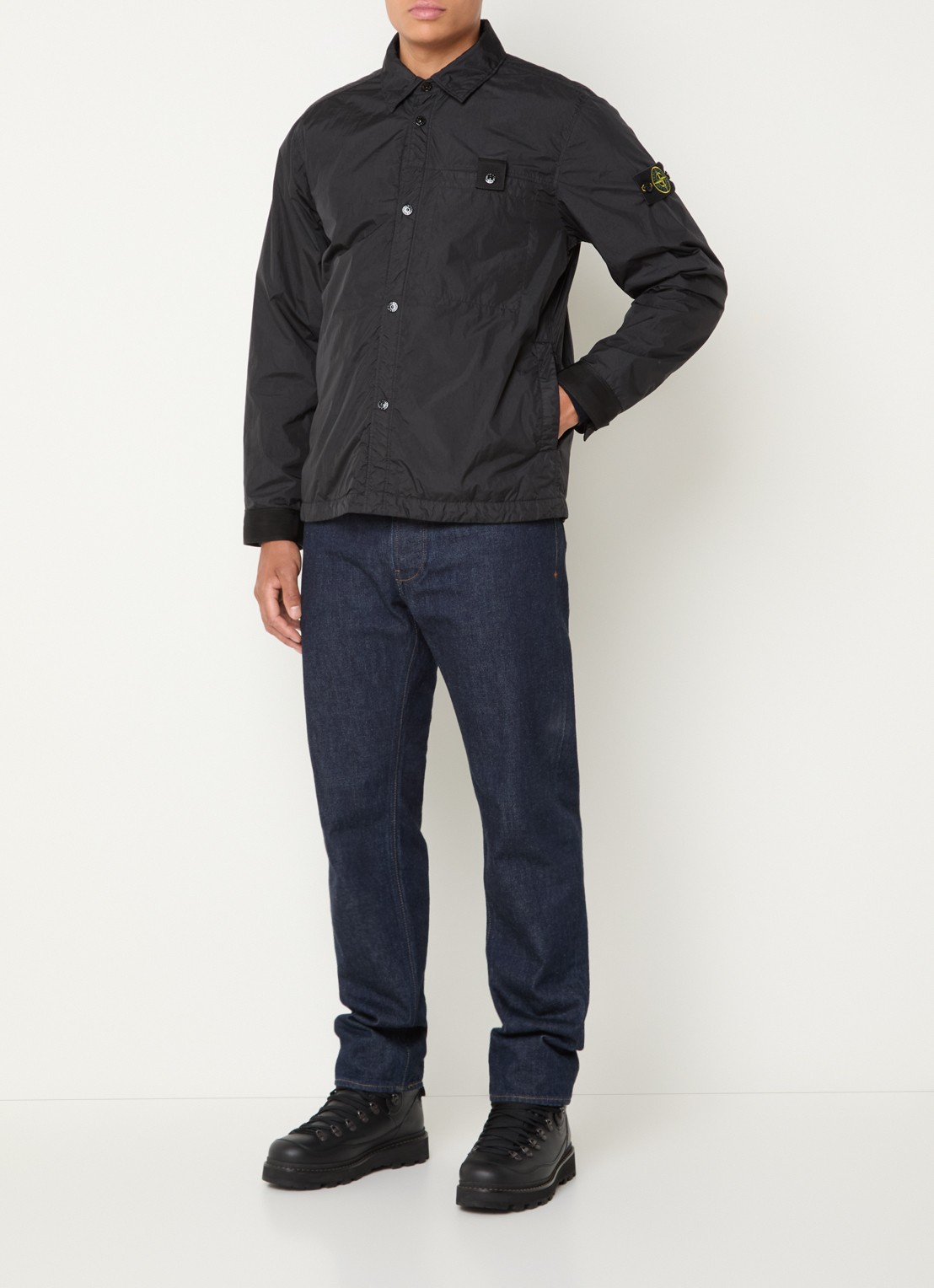 Stone Island S0A23 jack met logo en steekzakken - voorkant 2 zwart